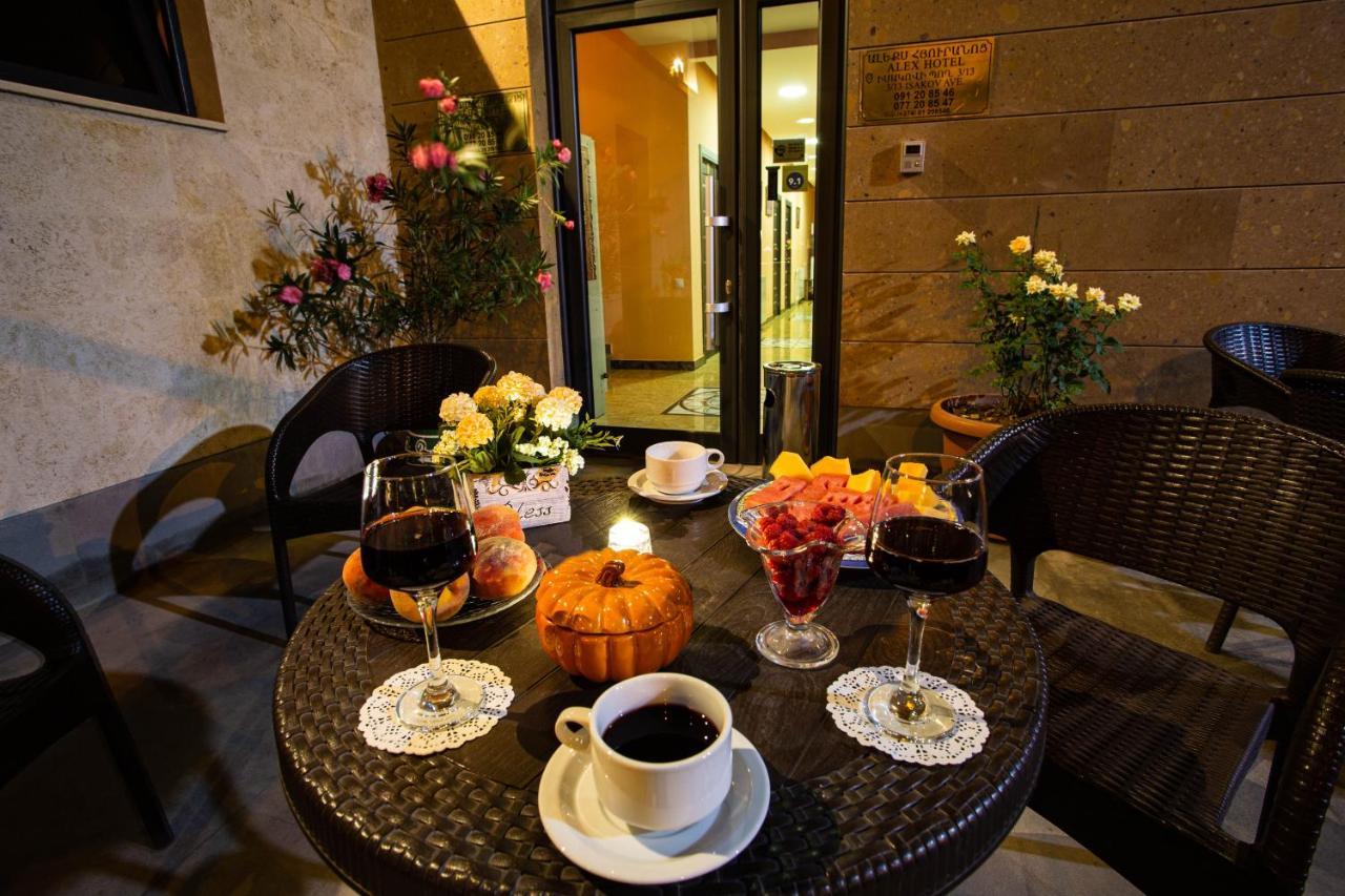 Alex Hotel Yerevan Exterior photo