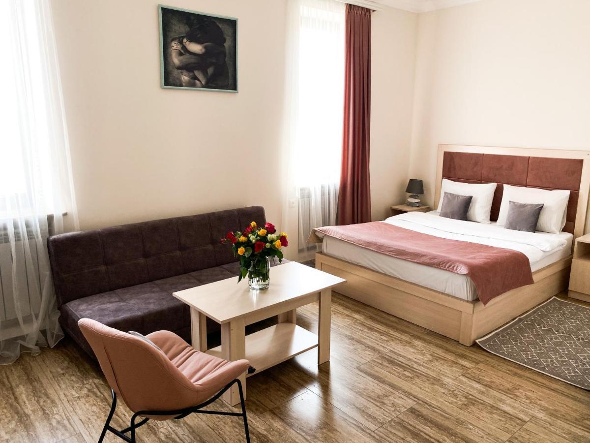 Alex Hotel Yerevan Exterior photo