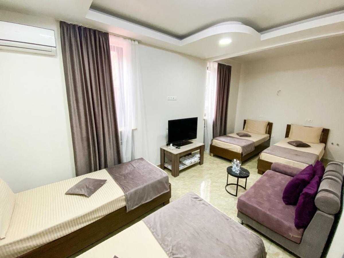 Alex Hotel Yerevan Exterior photo