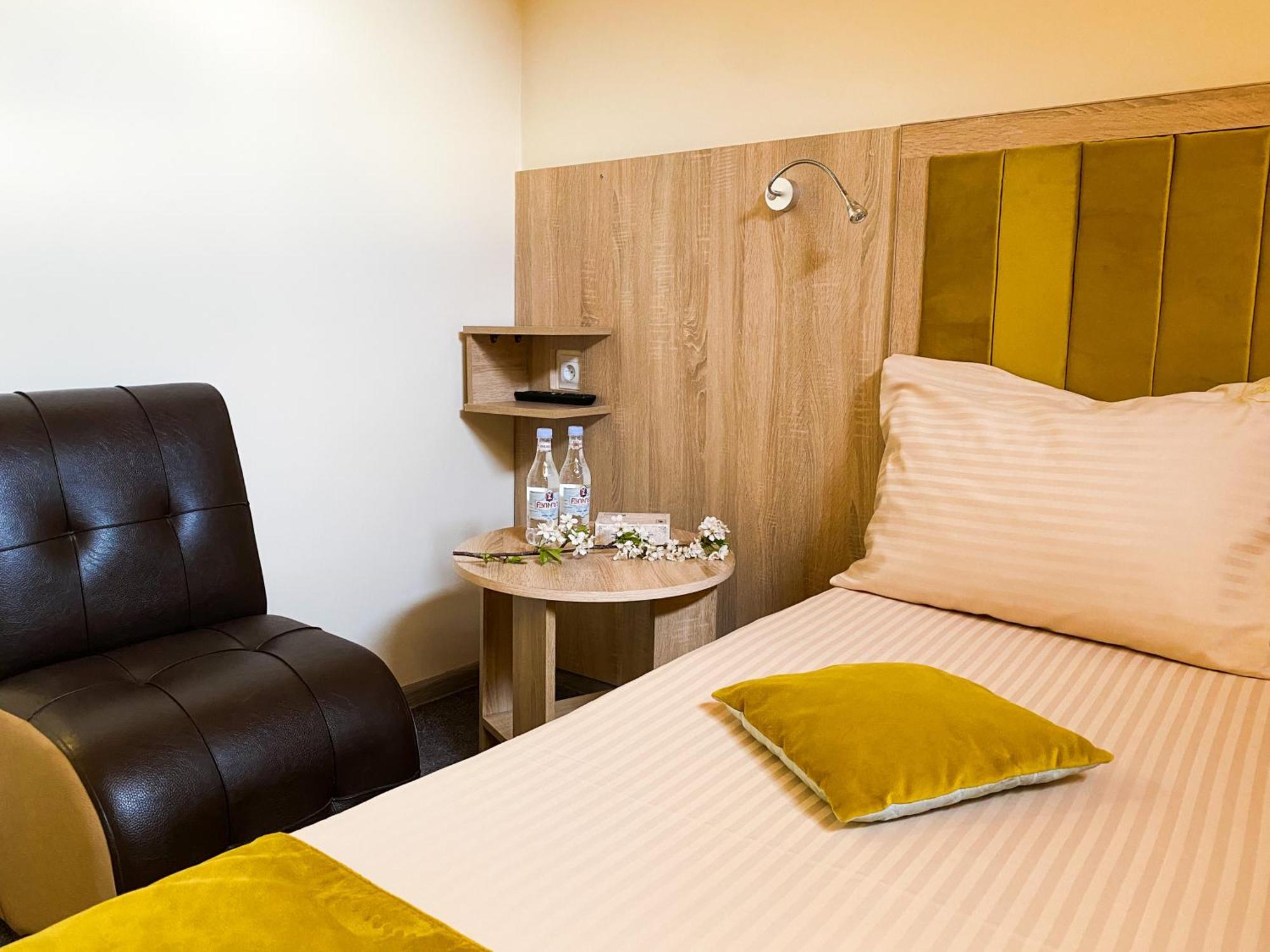 Alex Hotel Yerevan Exterior photo