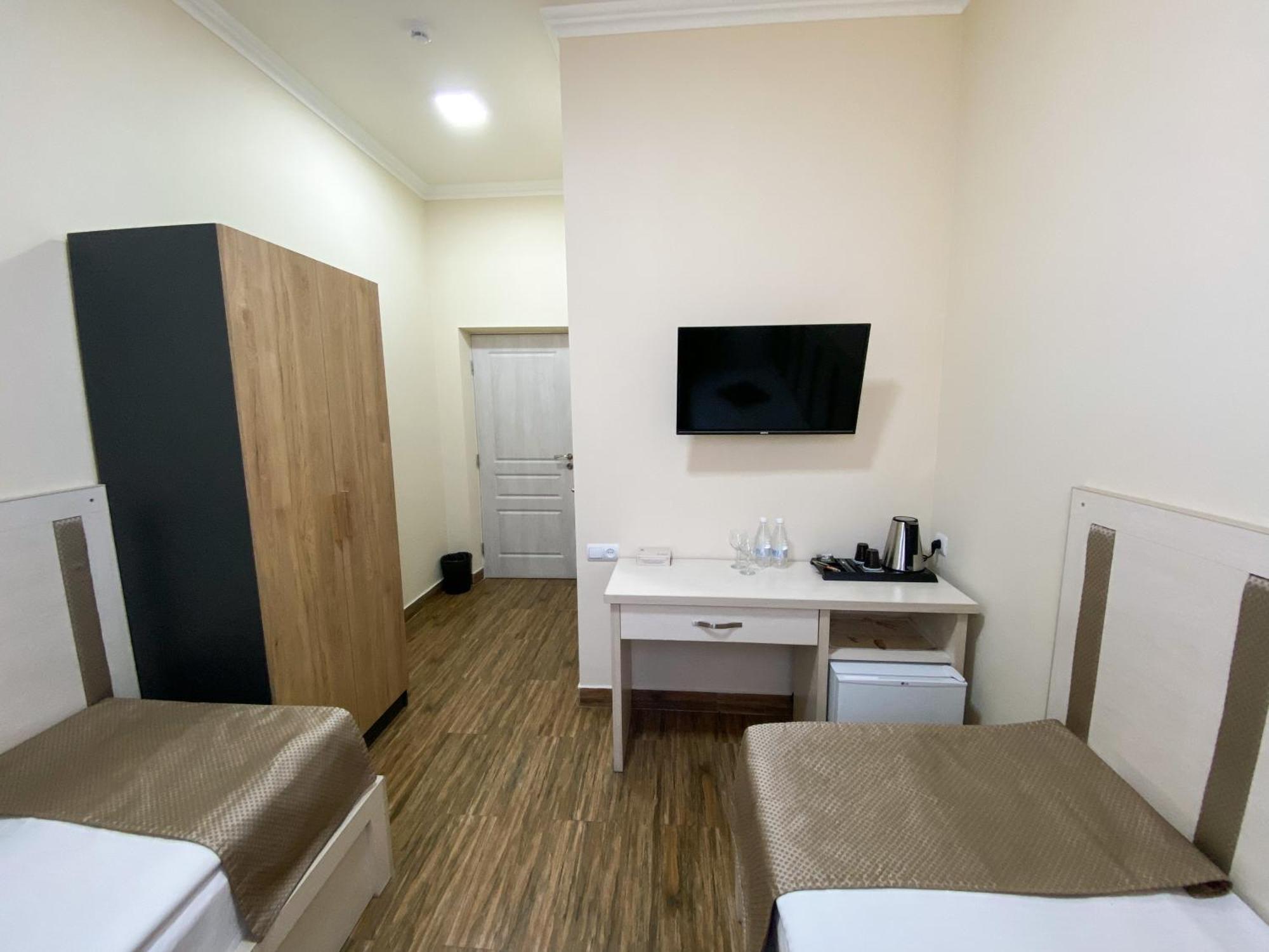 Alex Hotel Yerevan Exterior photo