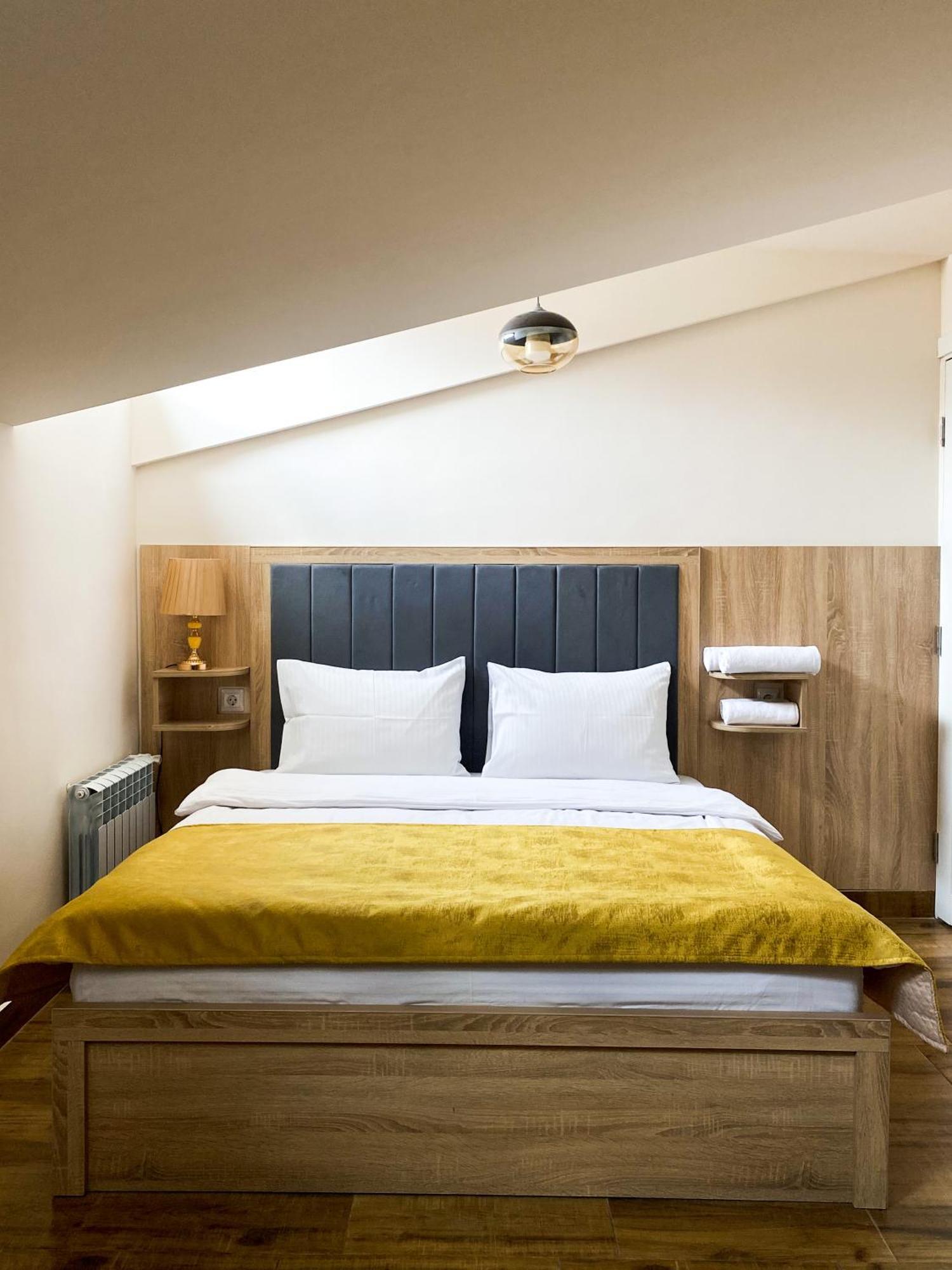 Alex Hotel Yerevan Room photo