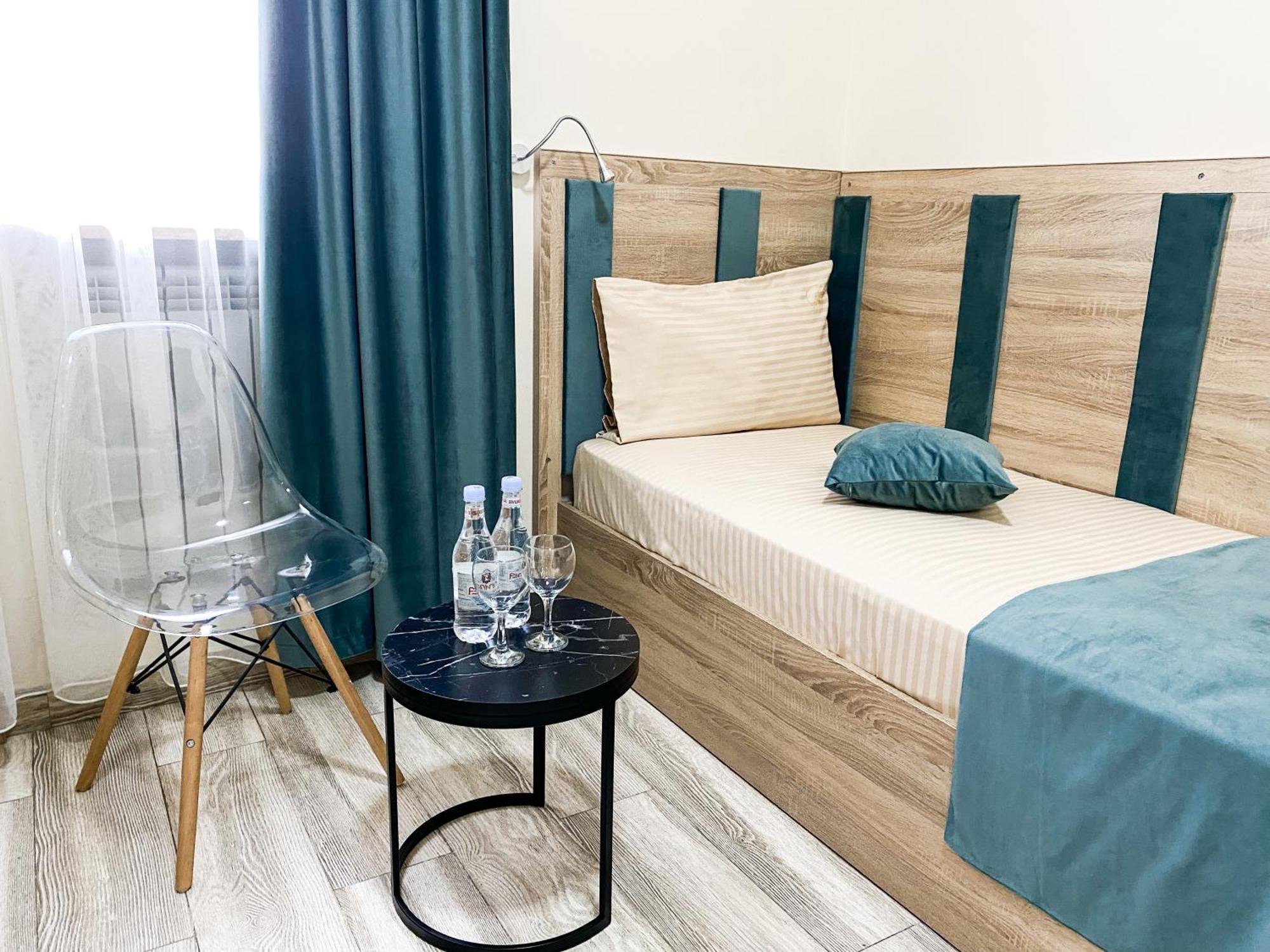 Alex Hotel Yerevan Exterior photo