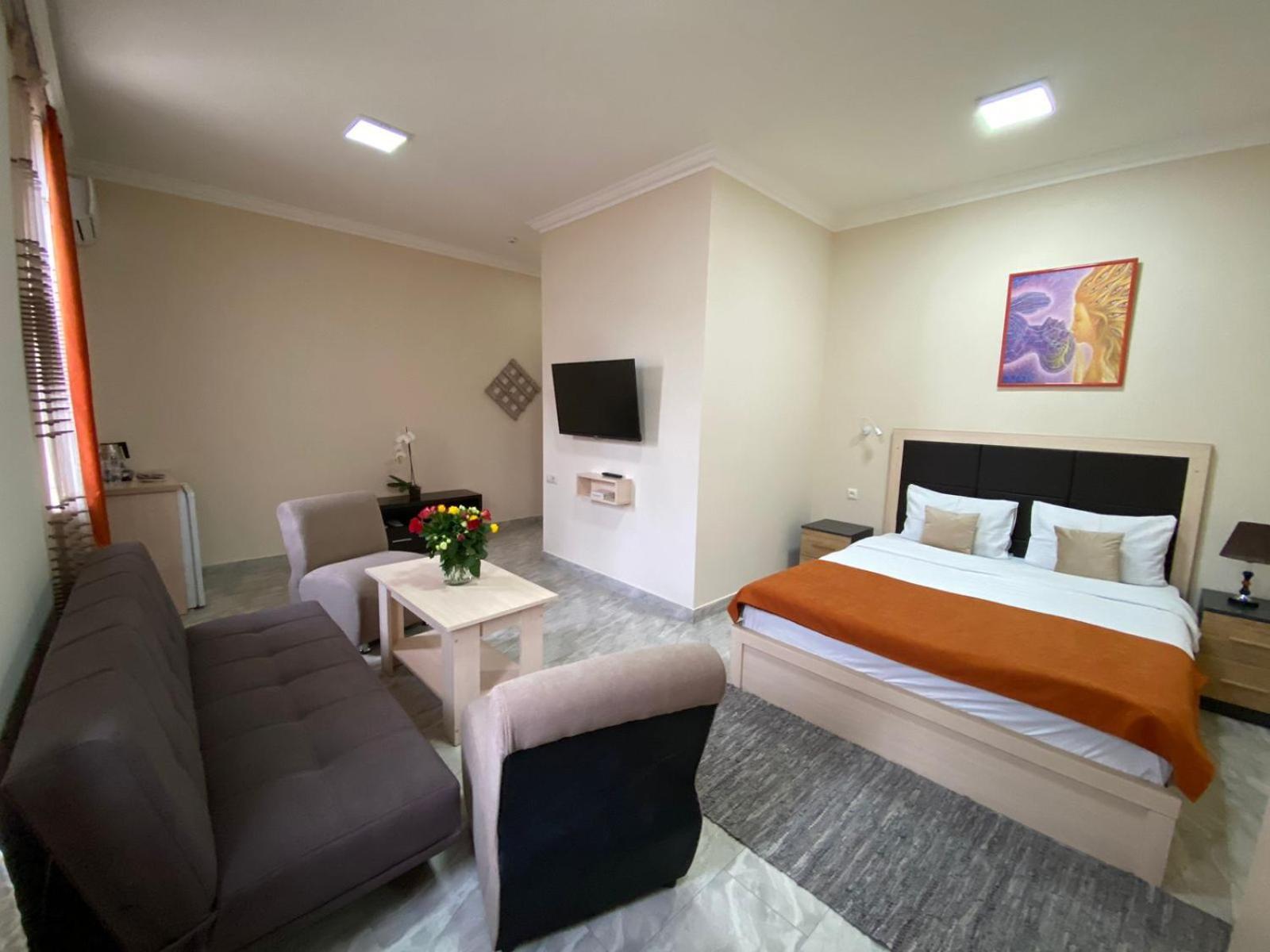 Alex Hotel Yerevan Exterior photo