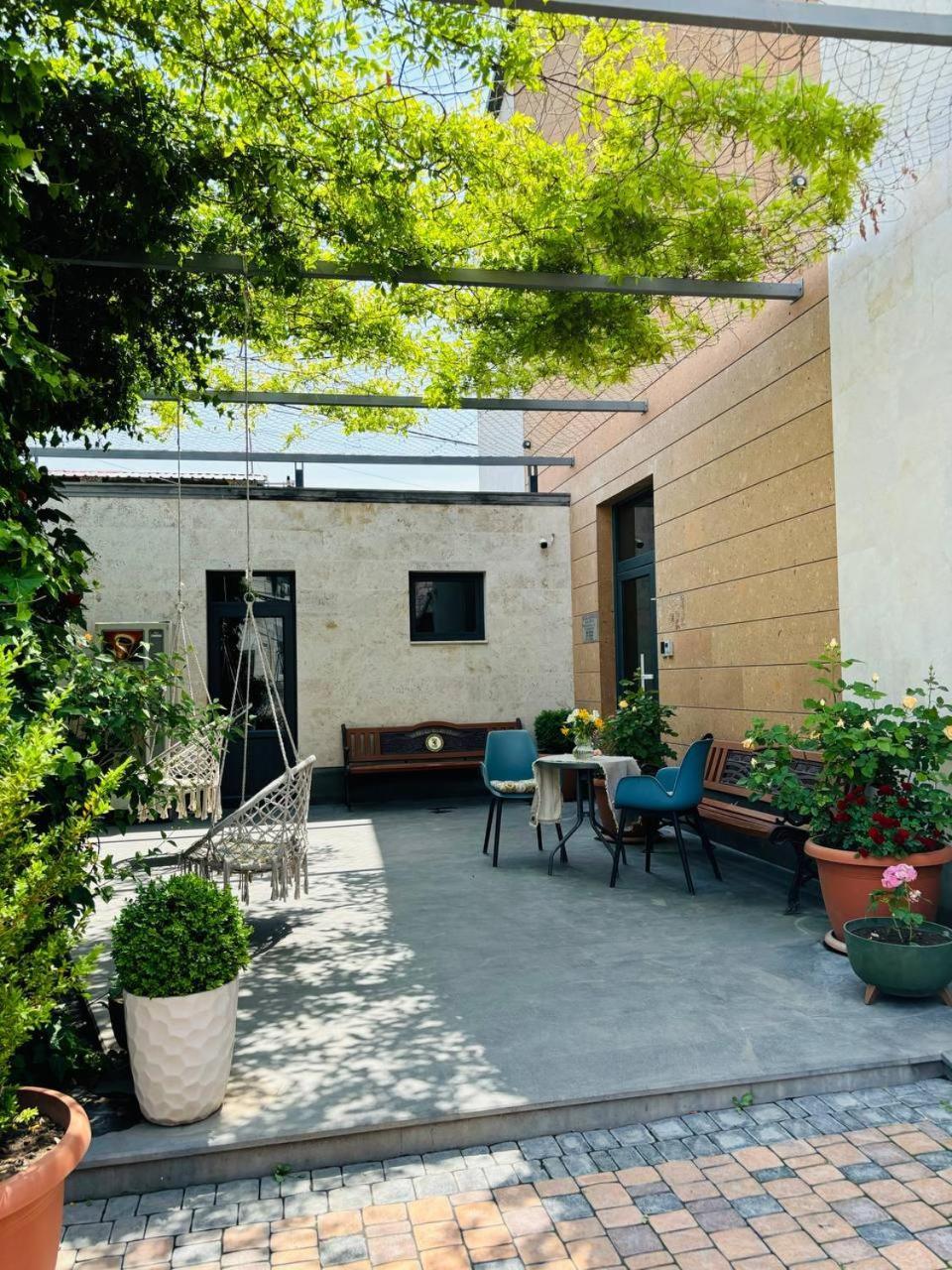 Alex Hotel Yerevan Exterior photo