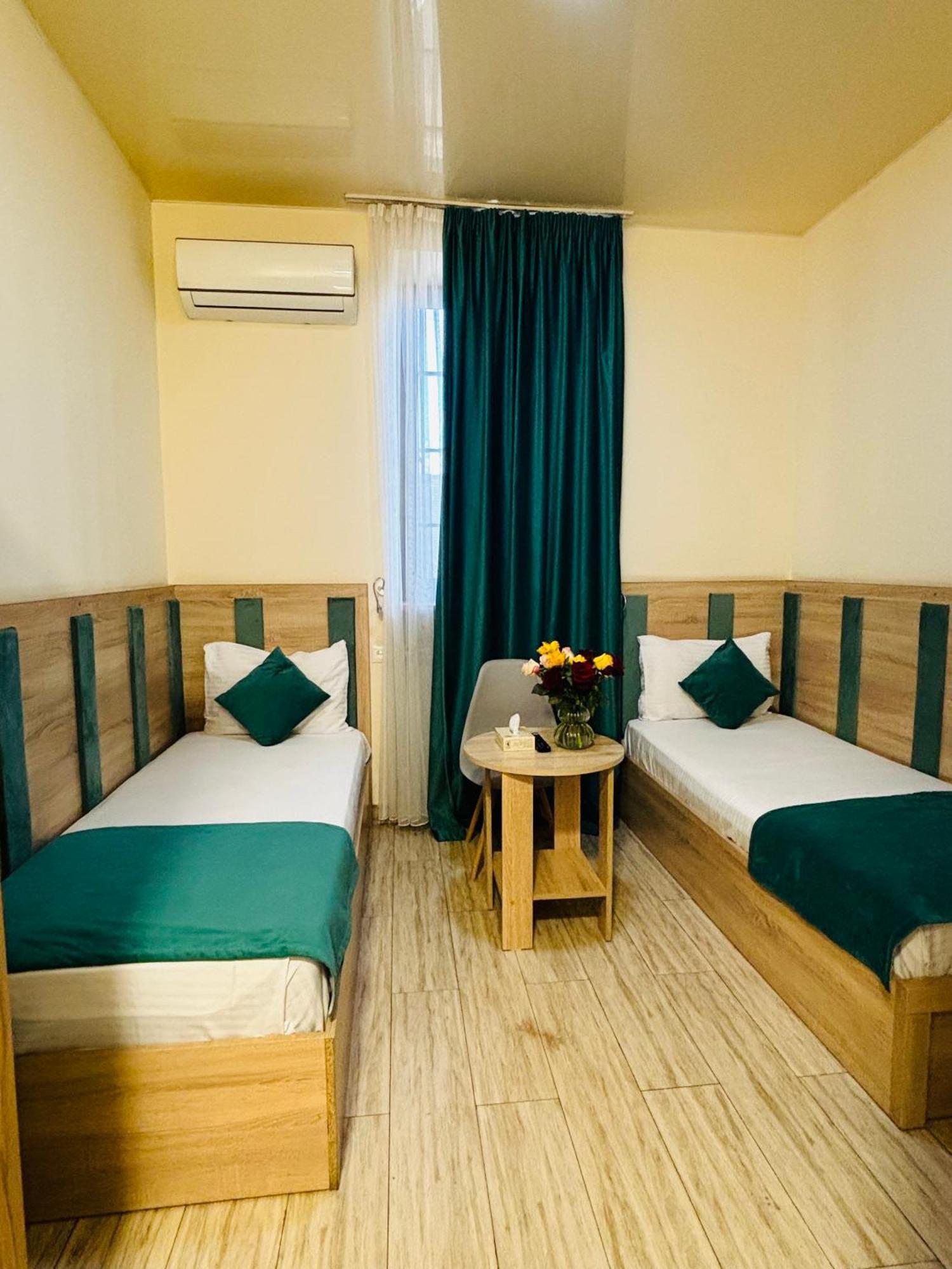 Alex Hotel Yerevan Exterior photo