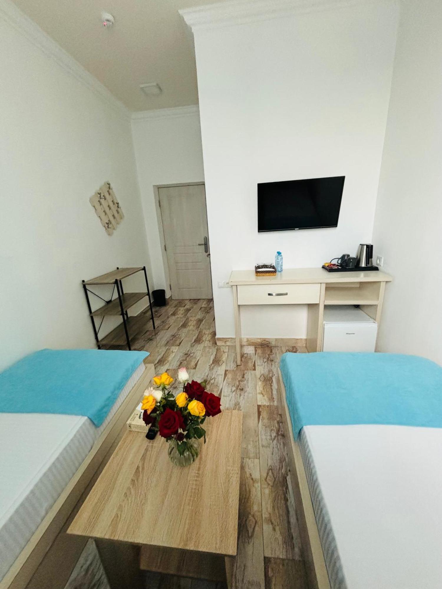 Alex Hotel Yerevan Exterior photo